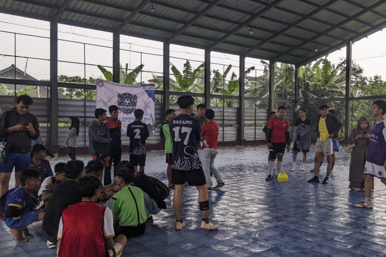 Buku Kenangan Disiapkan untuk Wisudawan