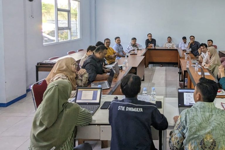 Evaluasi Kurikulum Bersama Mitra Industri Digelar