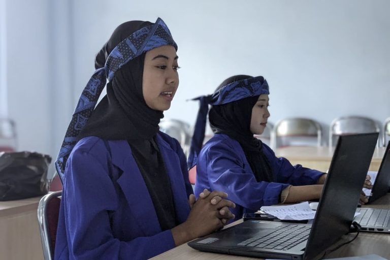 Debus dan Ekonomi Budaya: Catatan Riset Mahasiswa