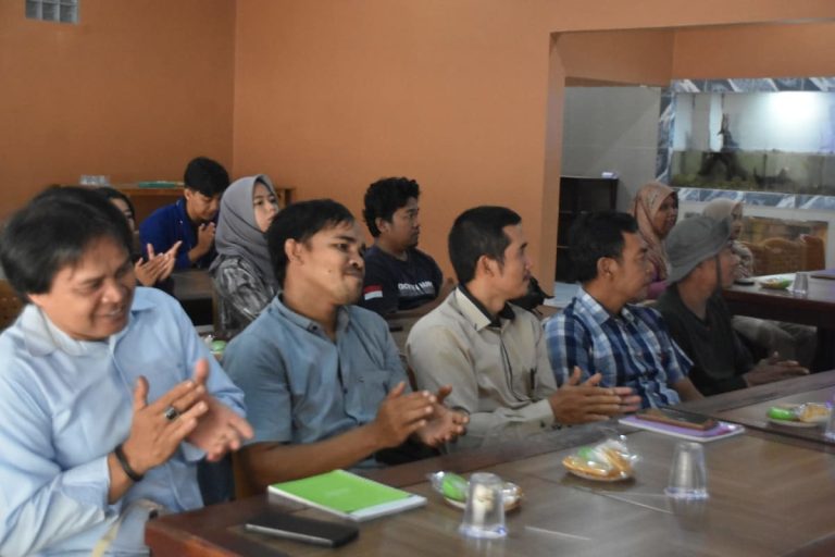 Pendampingan Madu Teuweul: Ekonomi Hijau ala Kubang Baros